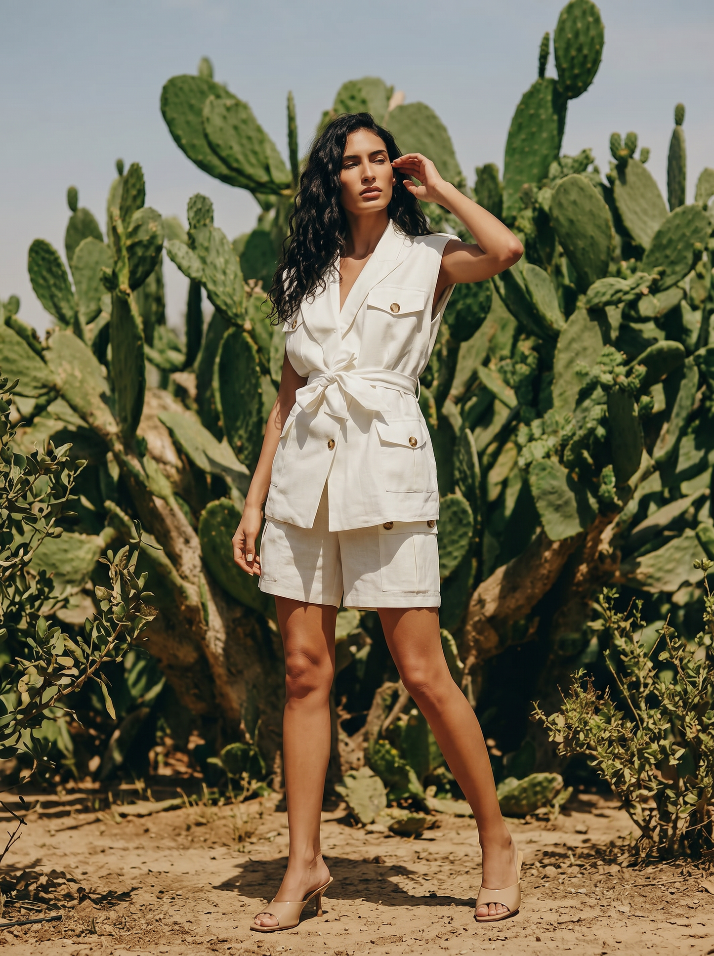 Shorts cargo donna con tasche frontali - Bianco latte