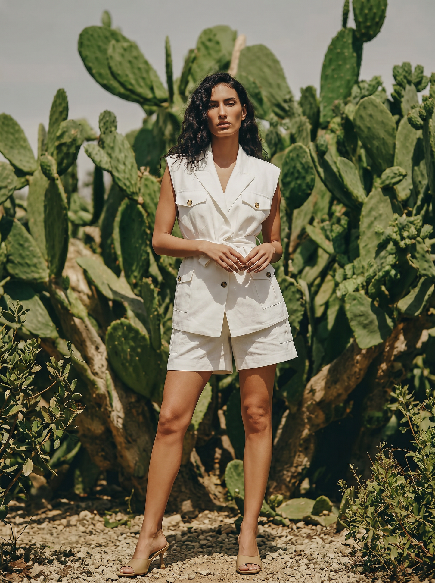 Shorts cargo donna con tasche frontali - Bianco latte