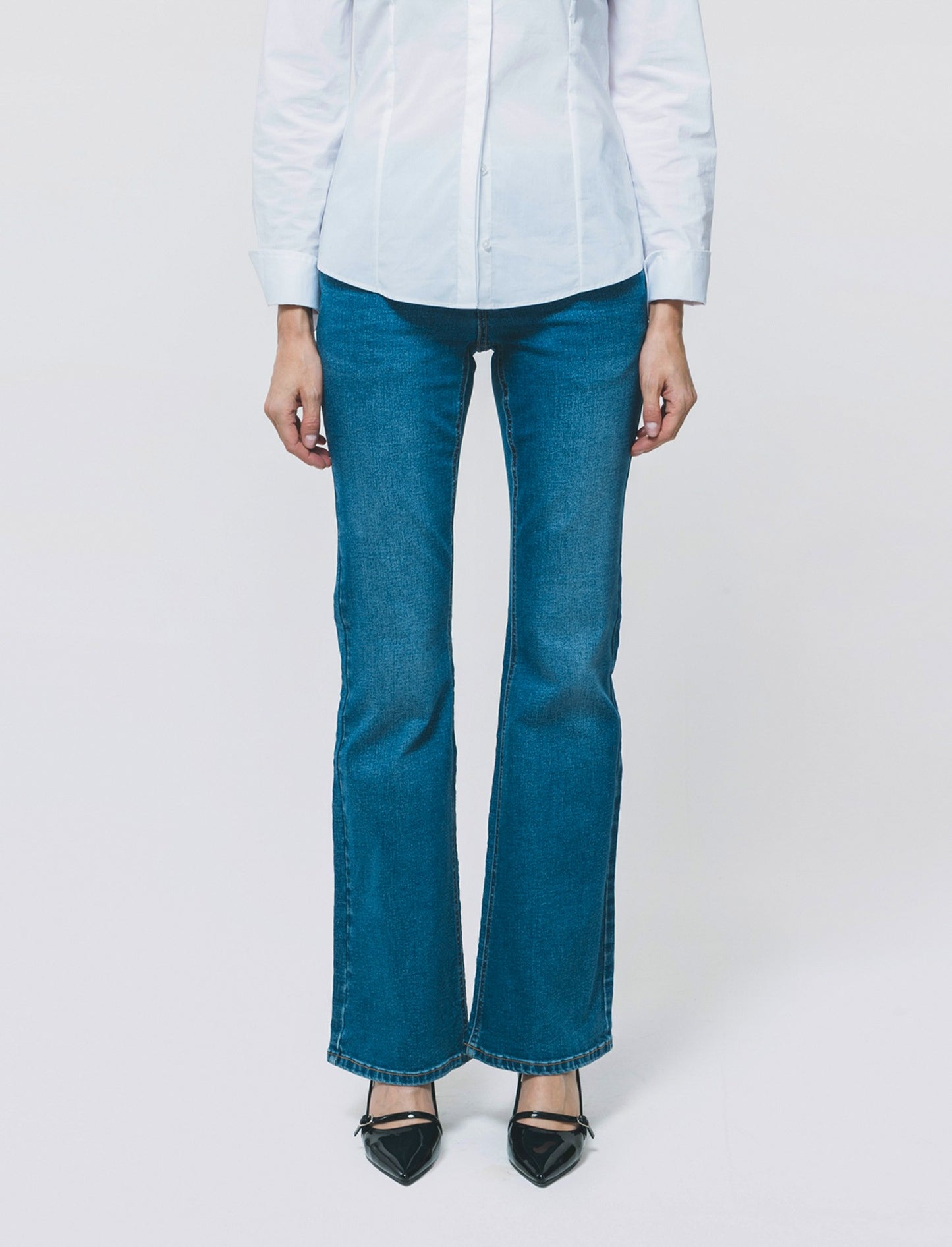 Low Rise Flared Jeans with Pockets - Blue