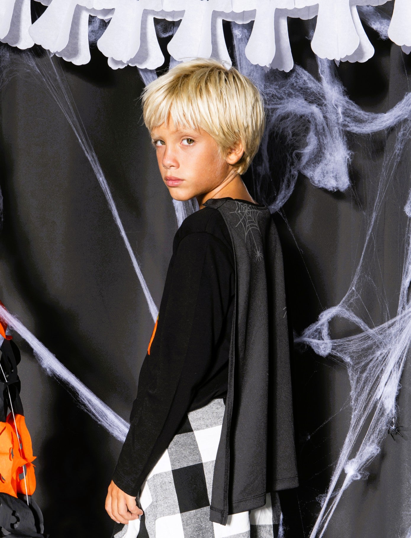 T-shirt con mantello - Nero