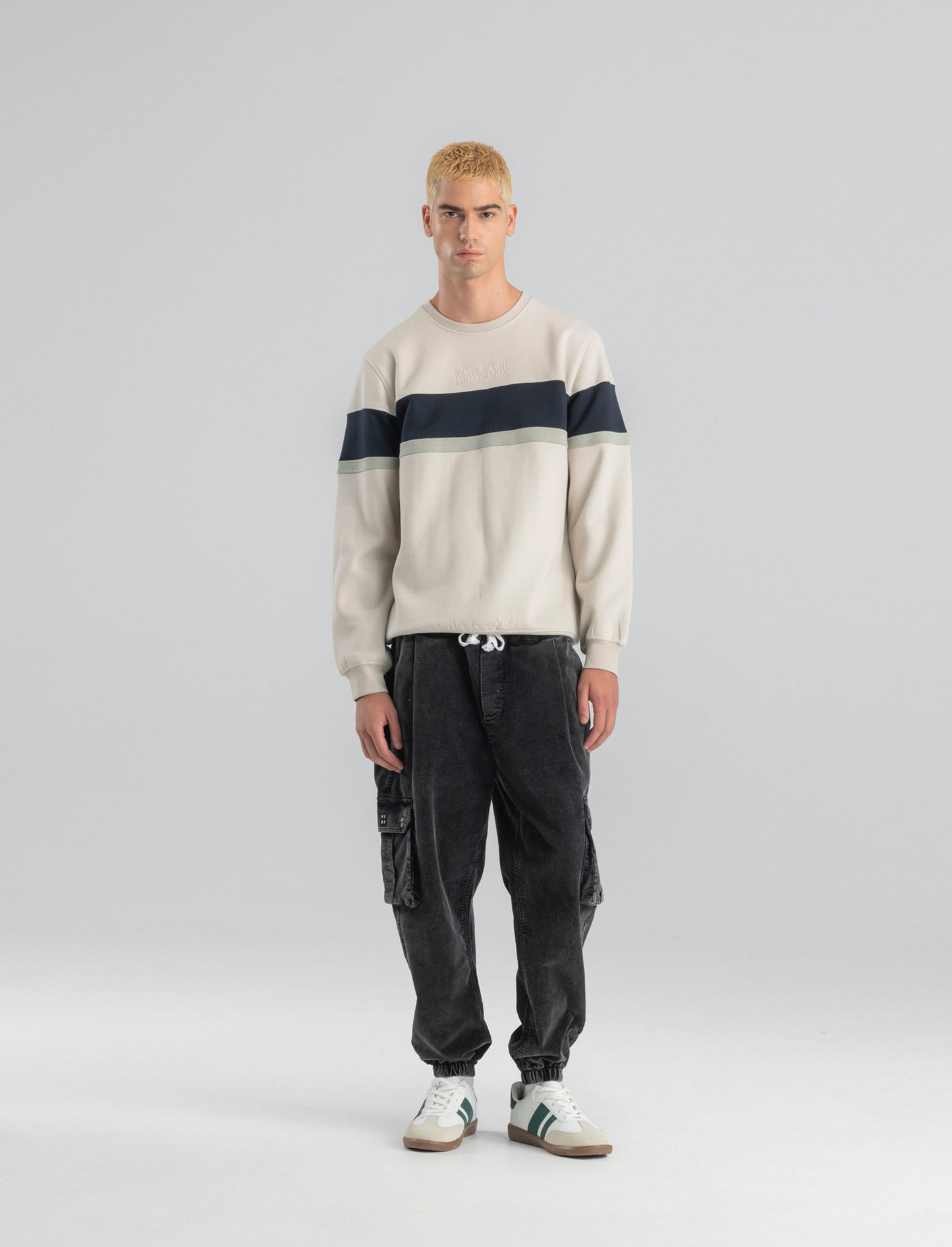 FELPA CON RICAMO E  FASCIA CONTRASTO - Grigio ghiaccio