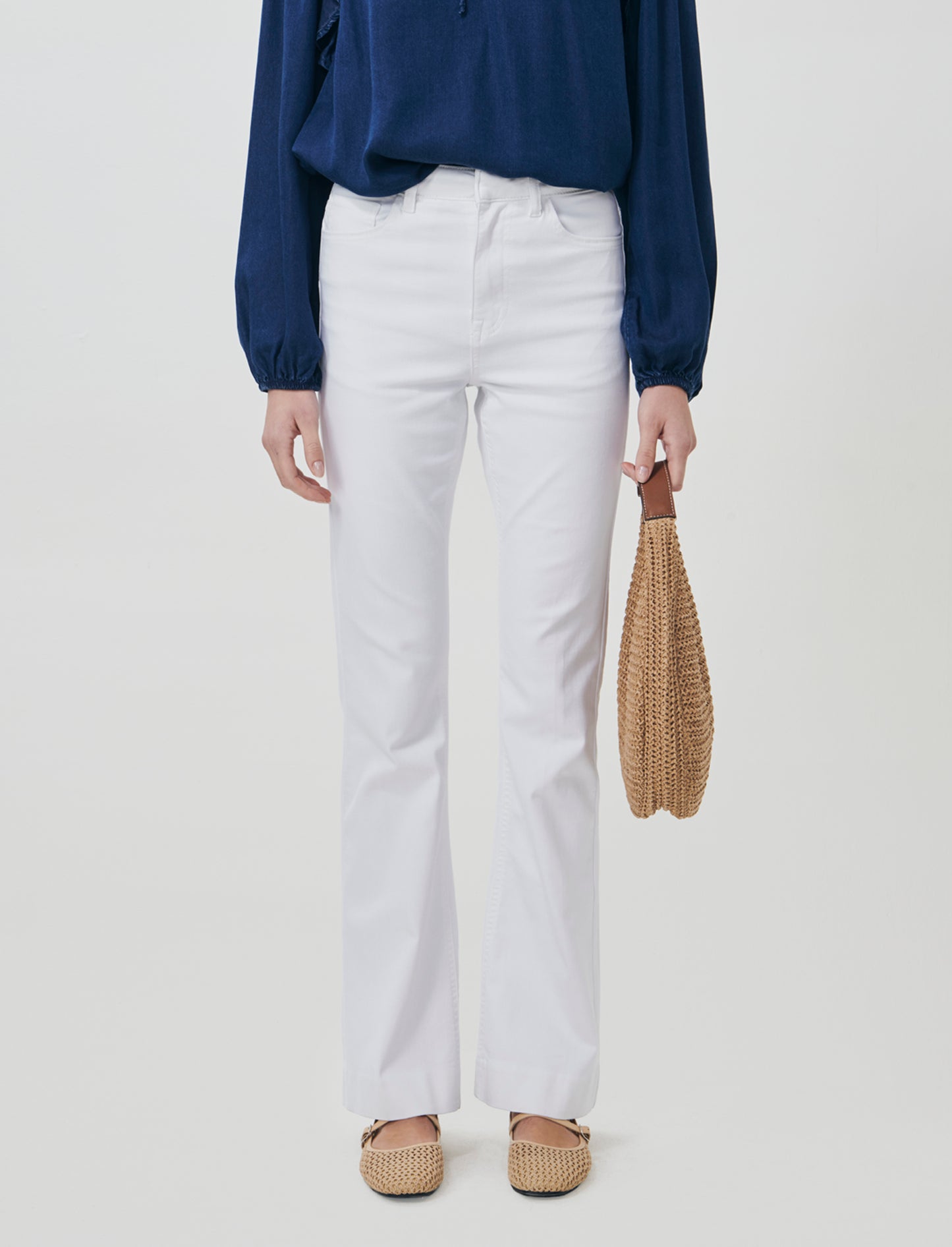 Jeans a Zampa Vita Alta con Tasche - Bianco