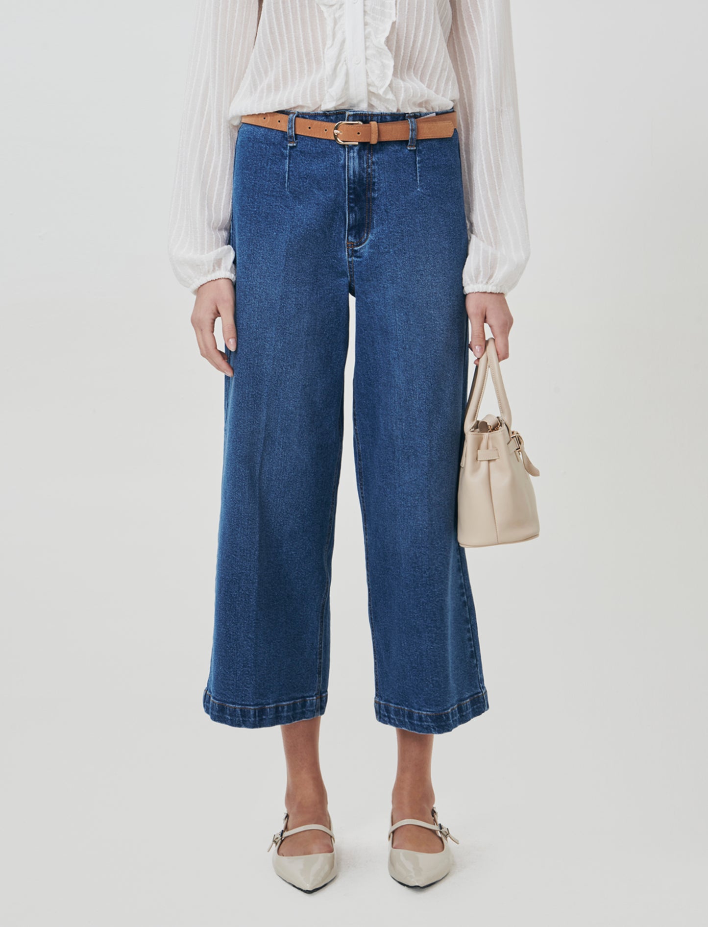 Wide Leg Jeans with Belt and Pockets - Blue