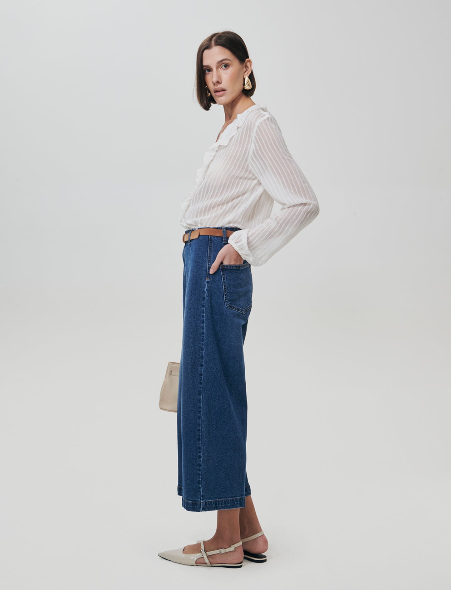 Wide Leg Jeans with Belt and Pockets - Blue