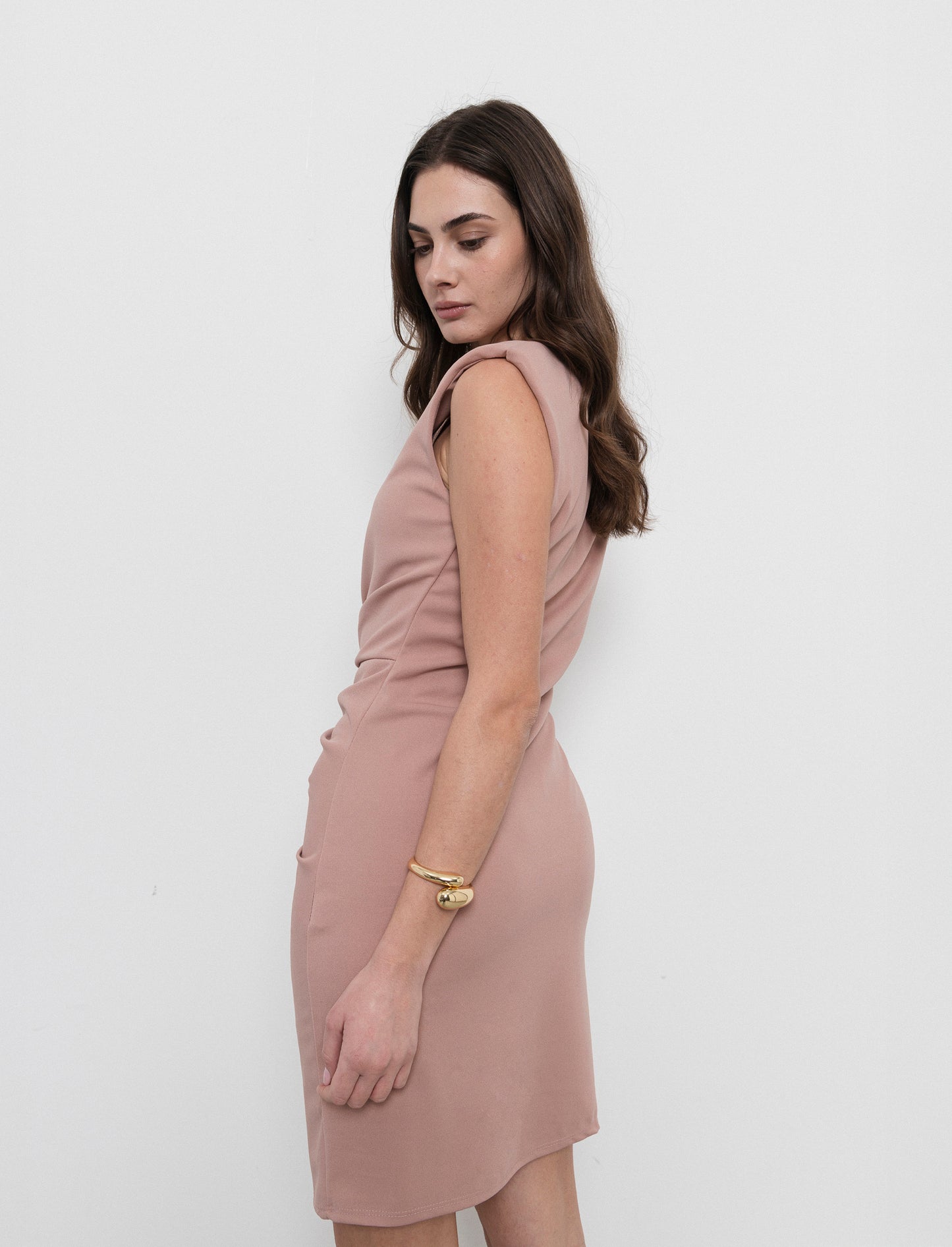 Vestito in tessuto elastico, arriccio sul fianco. - Rosa