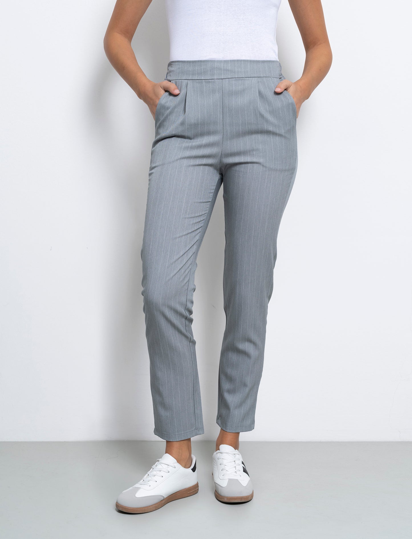 Pantalone in tessuto rigato con elastico al dietro - Grigio chiaro