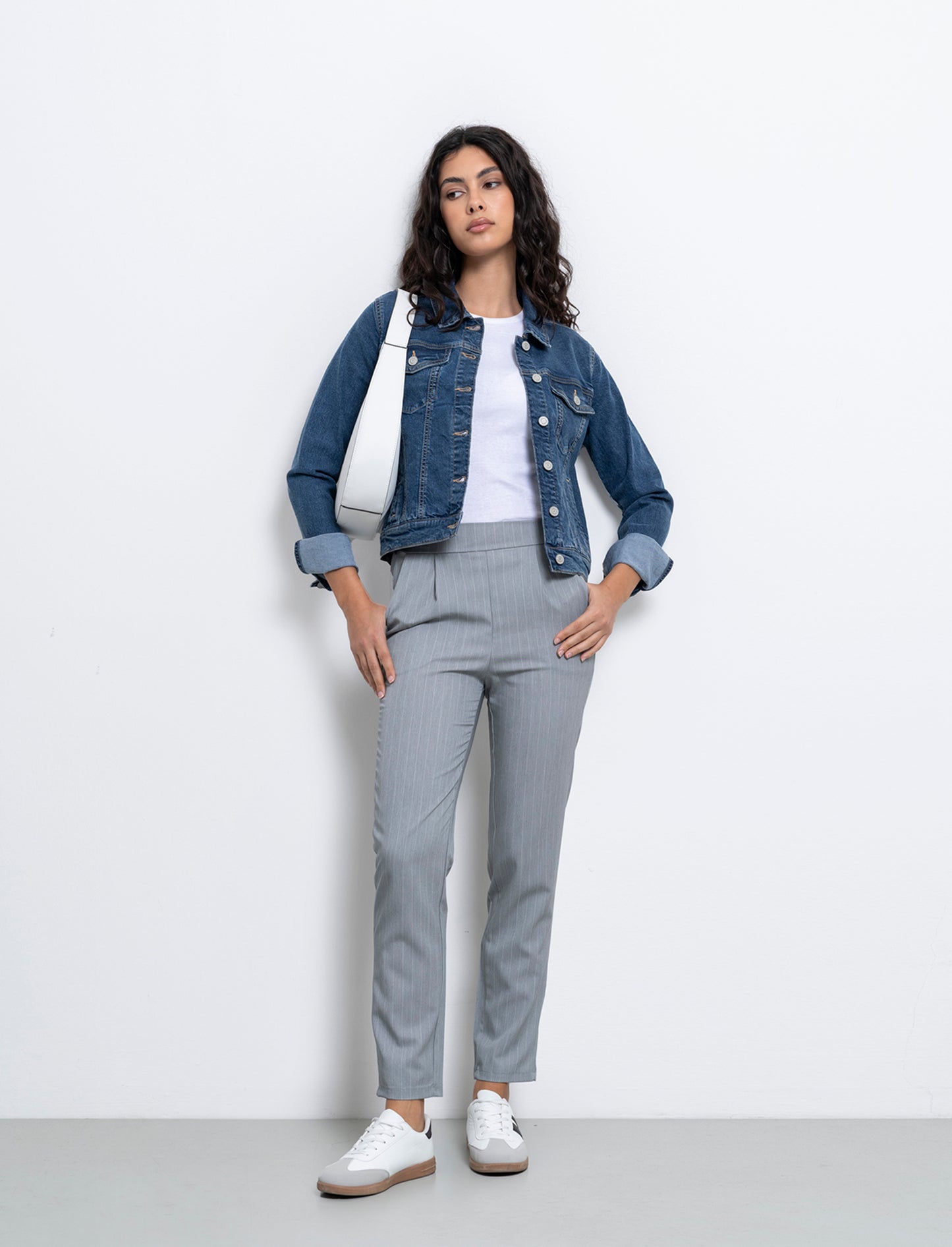 Pantalone in tessuto rigato con elastico al dietro - Grigio chiaro