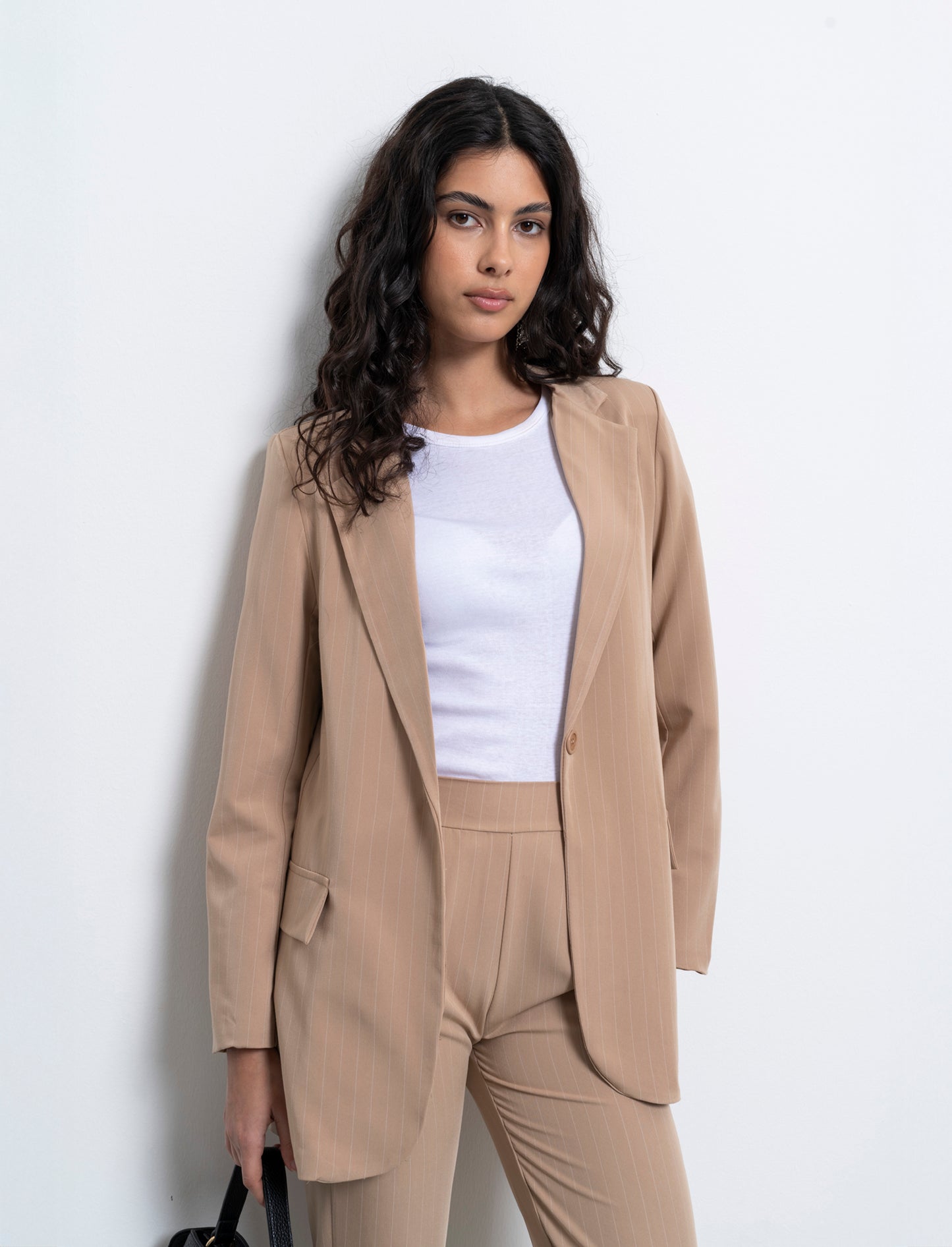 blazer in tessuto rigato con bottone sul davanti - Beige