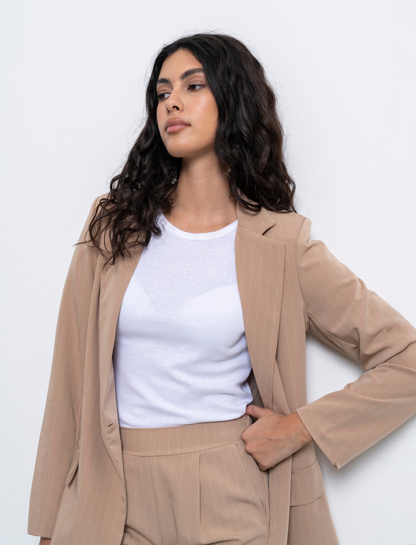 blazer in tessuto rigato con bottone sul davanti - Beige