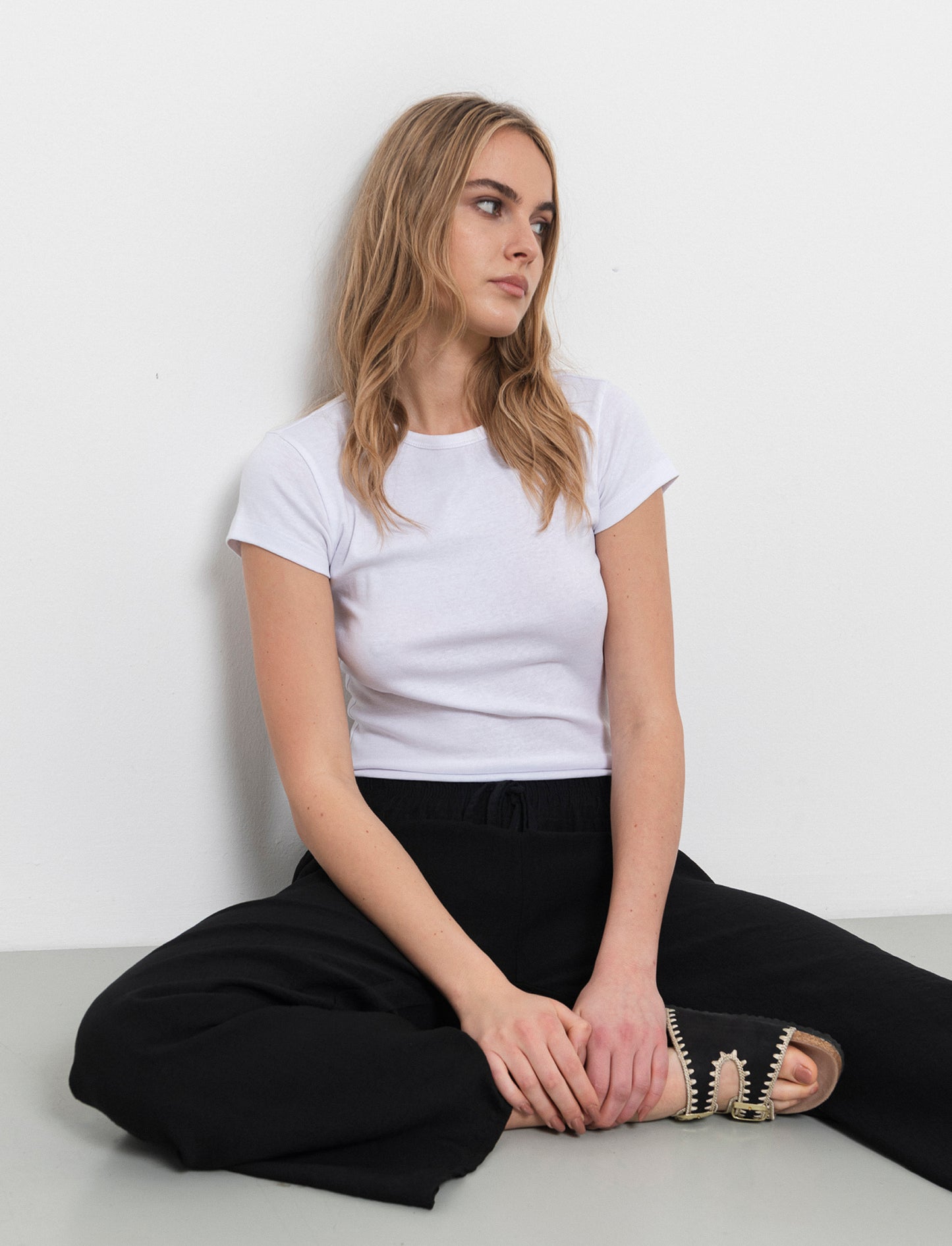 Pantalone con elastico e lacci in vita - Nero