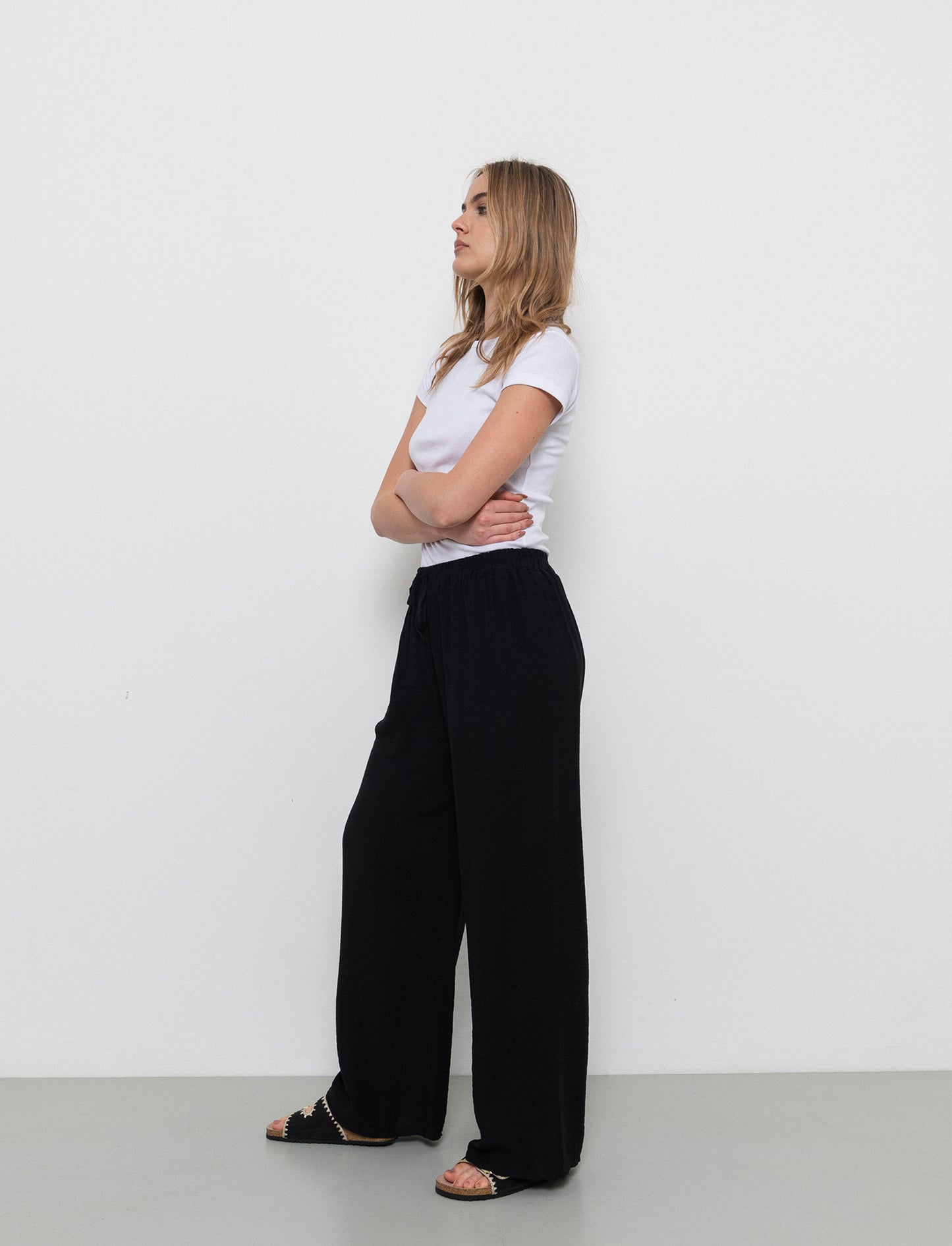 Pantalone con elastico e lacci in vita - Nero
