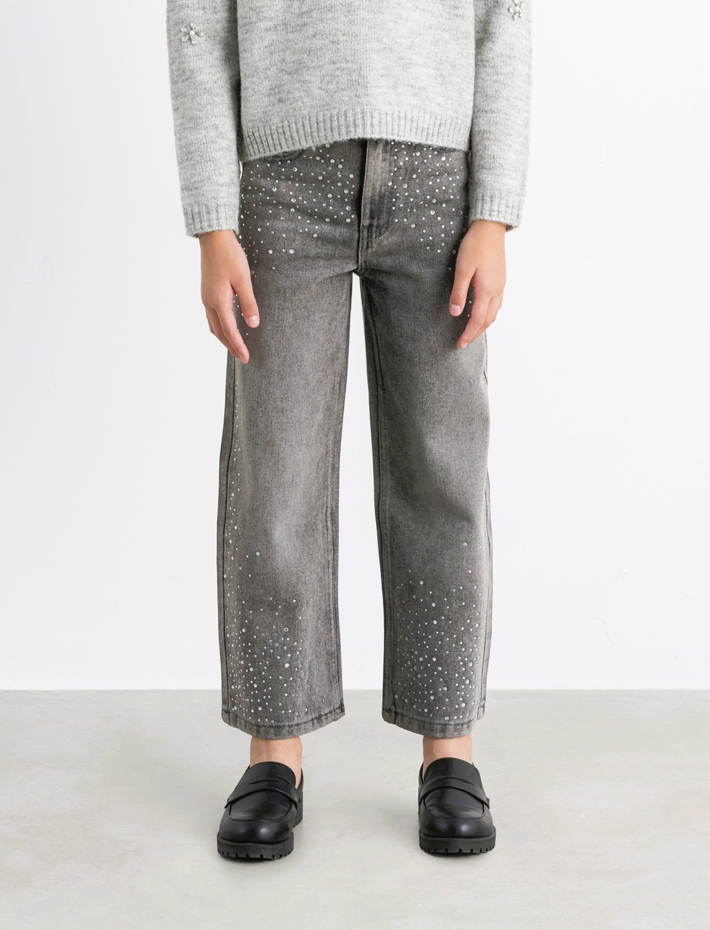 Jeans grigio gamba larga con strass. - Grigio