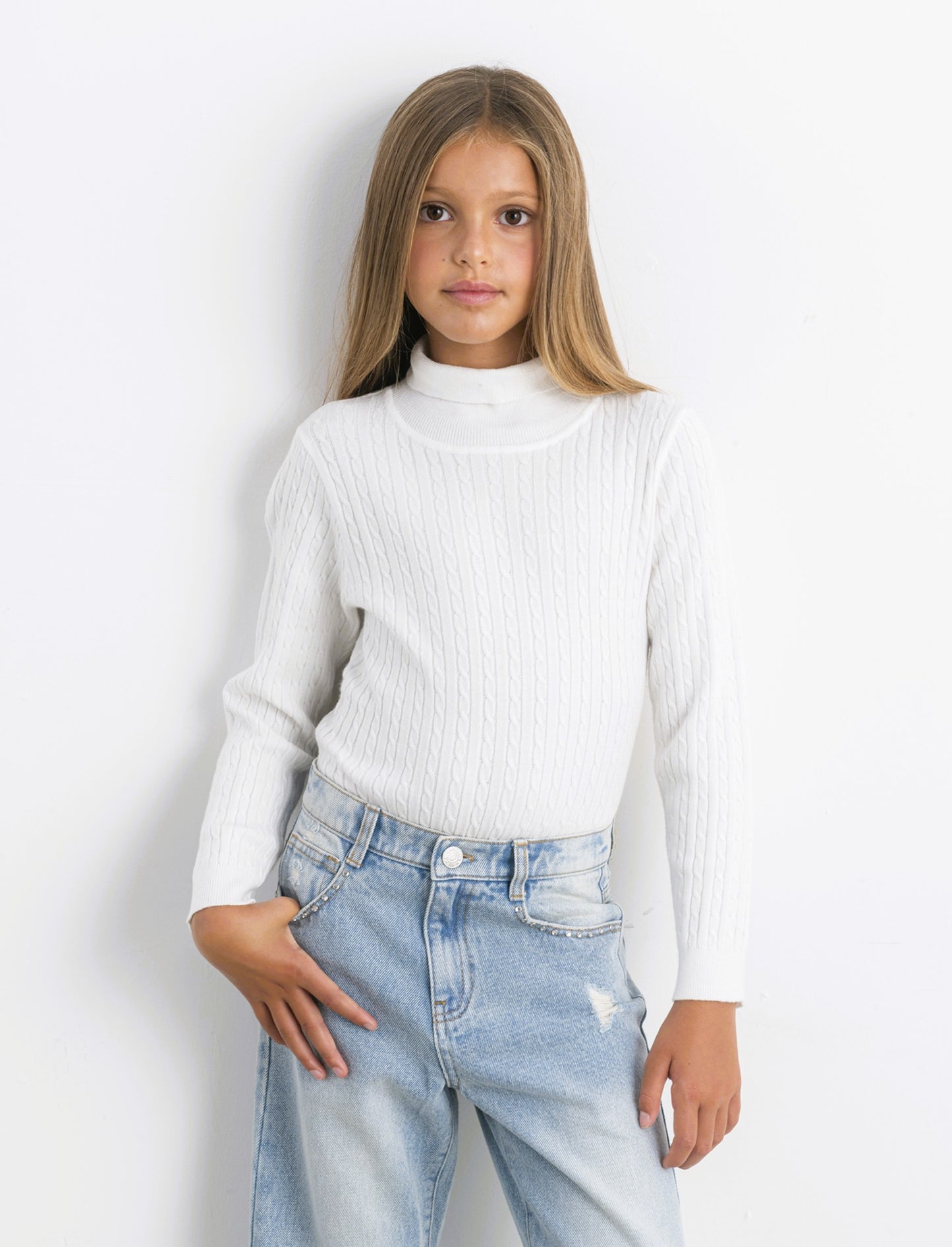 Maglia collo alto con trecce. - Bianco latte