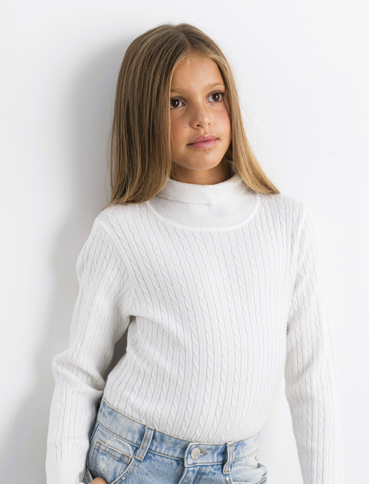 Maglia collo alto con trecce. - Bianco latte