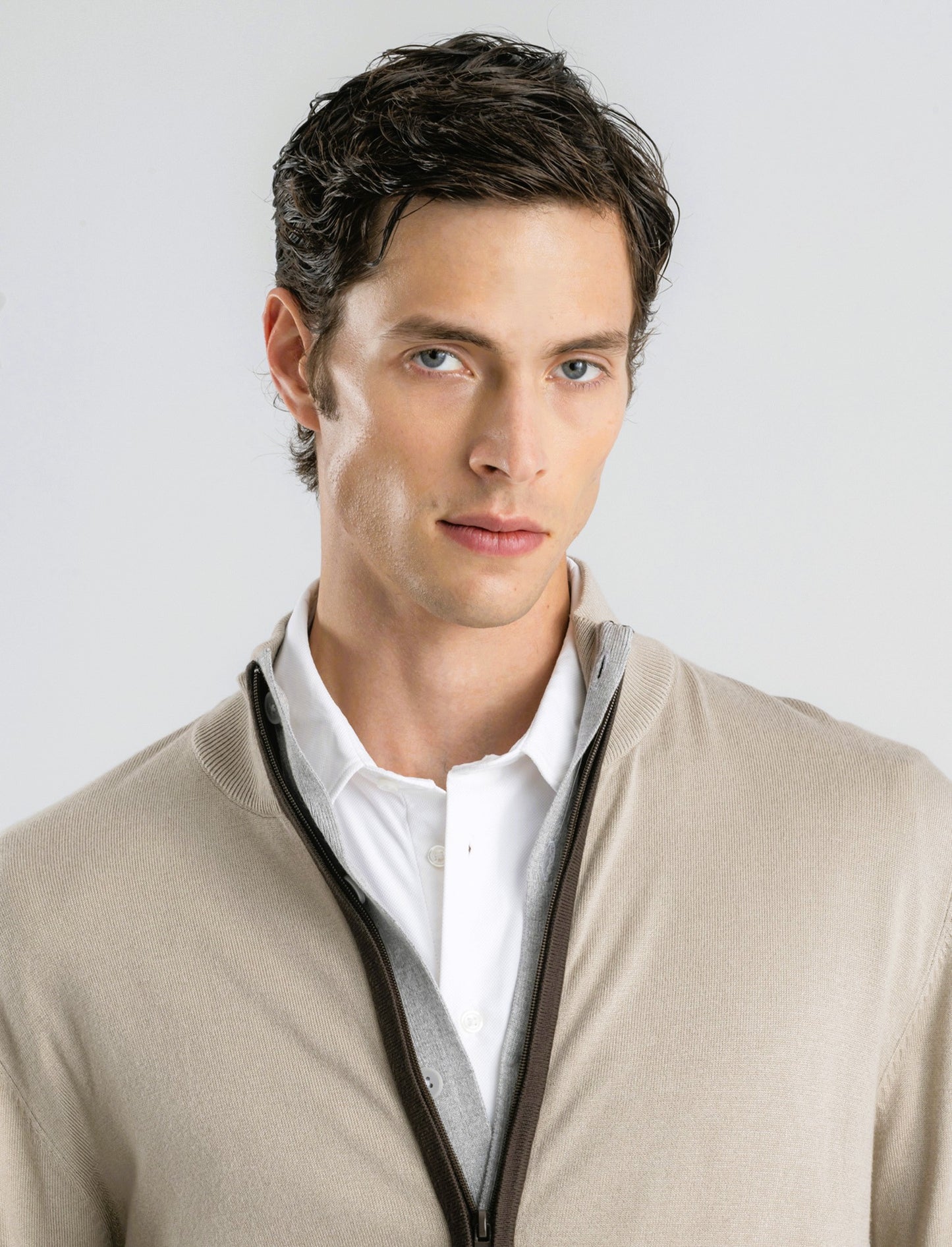 MAGLIA CARDIGAN CON BOTTONI E CERNIERA - Beige