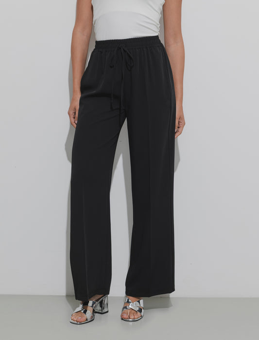 Pantalone palazzo con vita elasticizzata e coulisse regolabile. - Nero