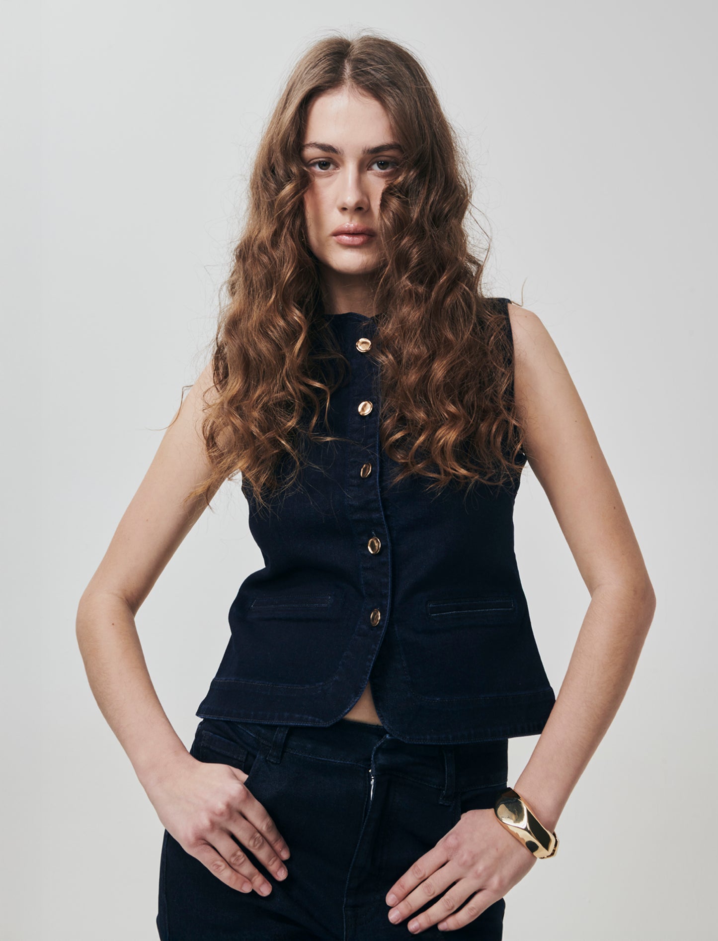 Gilet in denim con tasche a taglio avanti - Denim