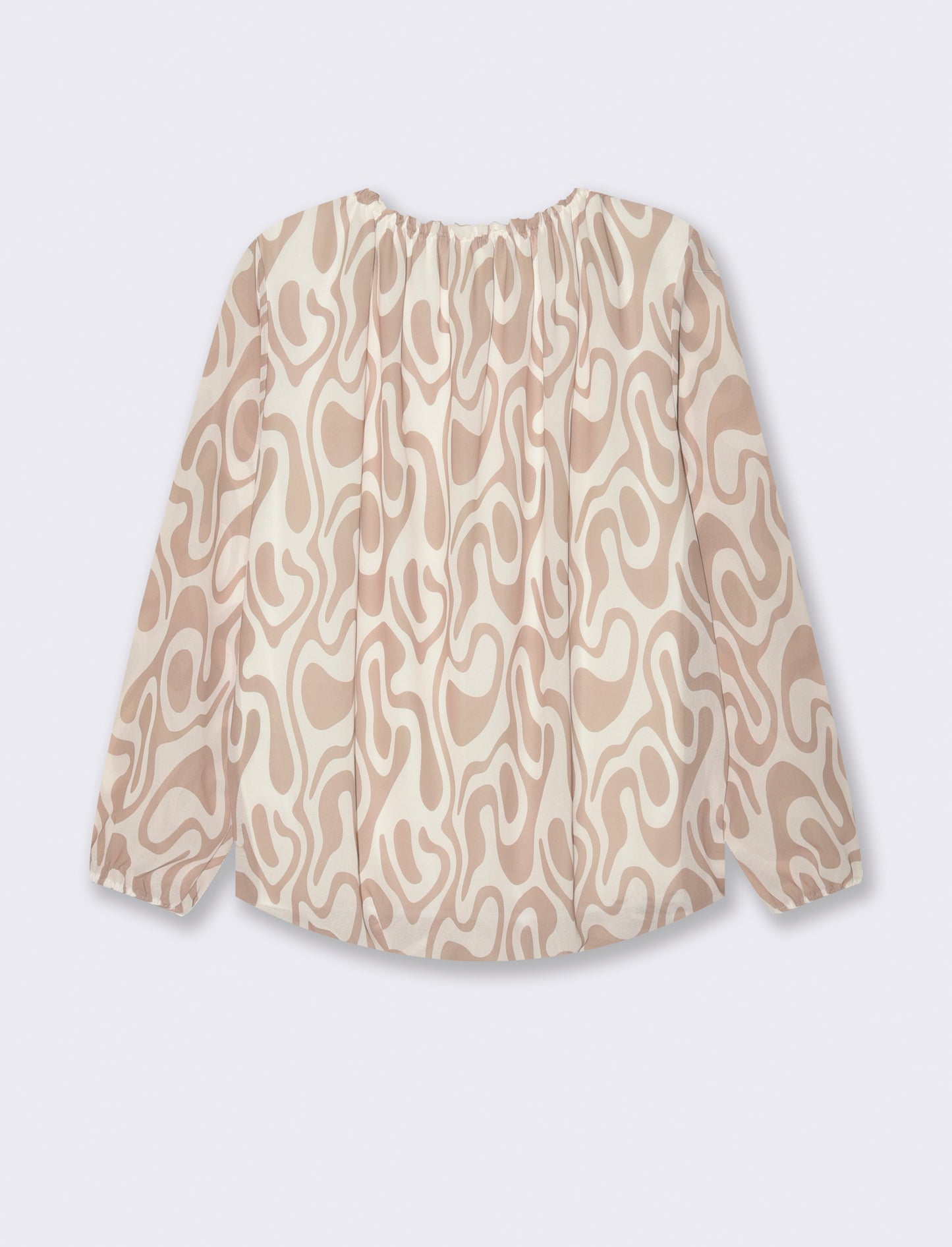 Blusa ampia in tessuto leggero con stampa e fiocco su una spalla. - Cammello