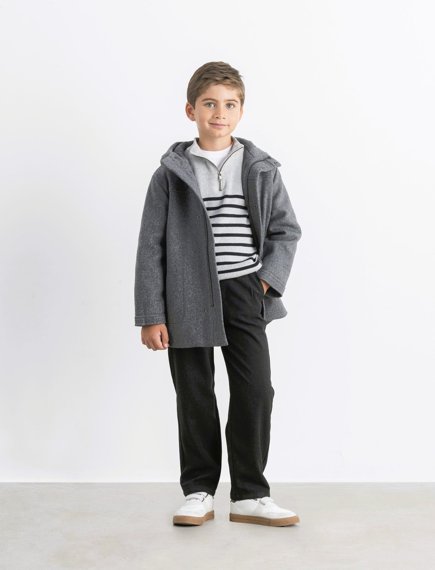Cappotto con cappuccio. - Grigio