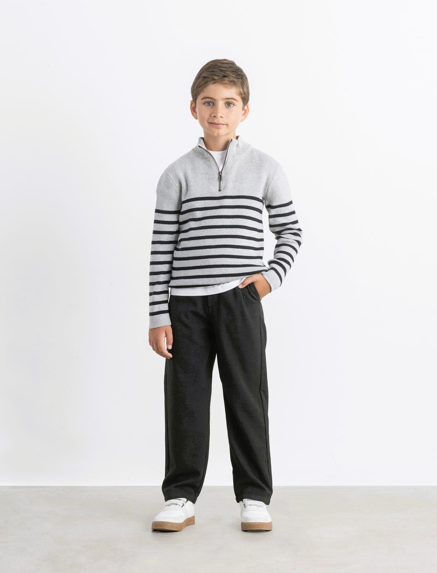 Pantalone con pence. - Grigio