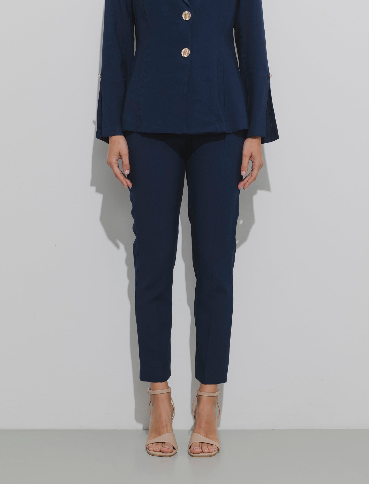 Pantalone regular con bottone gioiello - Blu