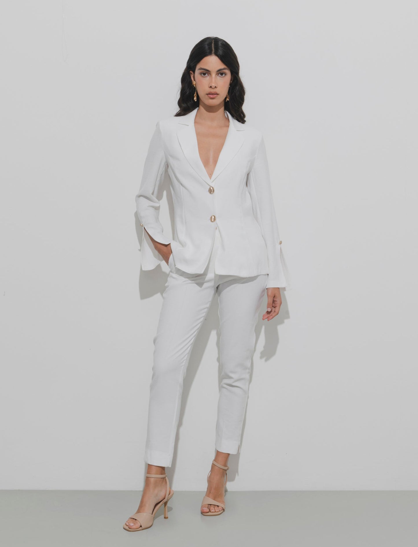 Pantalone regular con bottone gioiello - Bianco panna