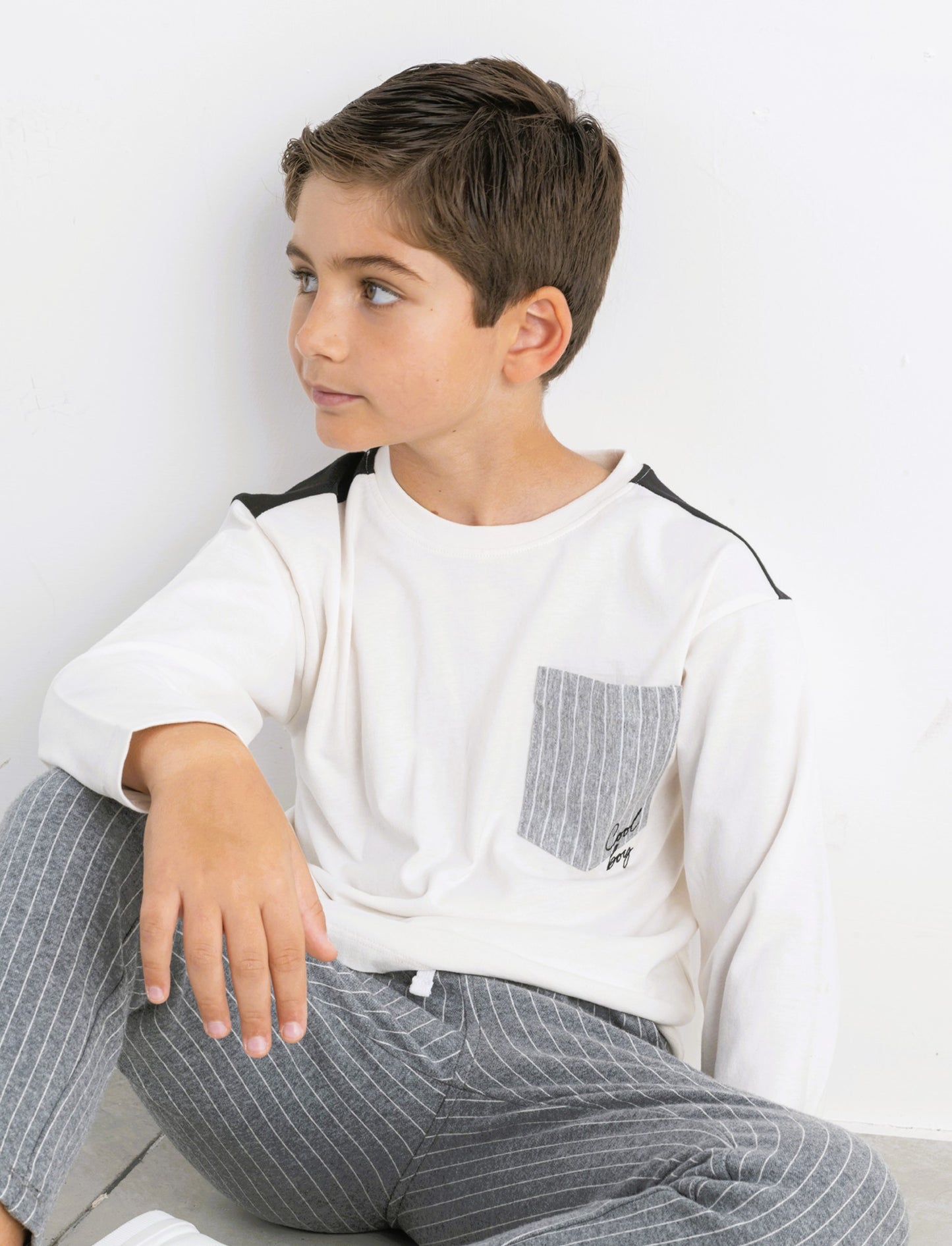 T-shit con taschino stampato. - Bianco latte