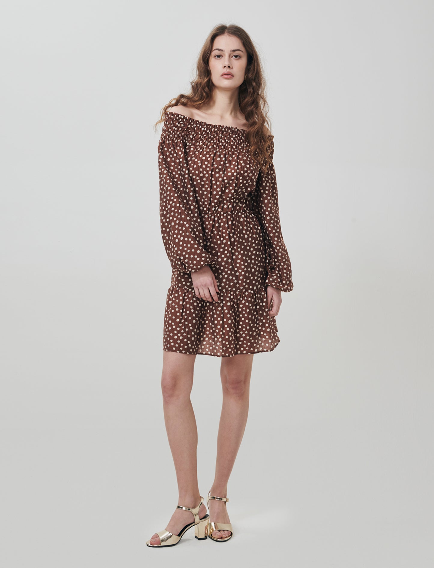Vestito corto con smock e maniche lunghe - var 1