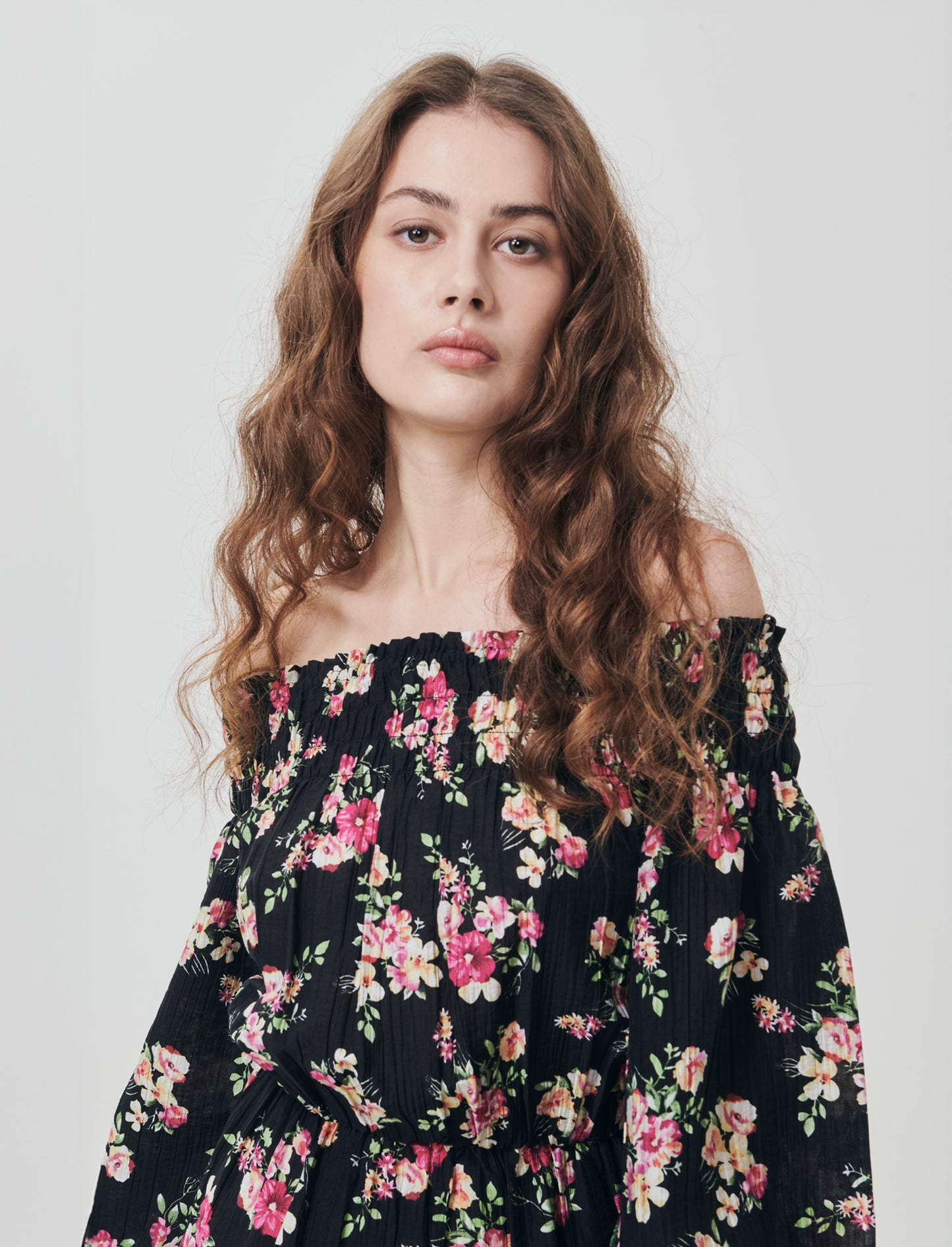 Vestito corto con smock e maniche lunghe - var 2