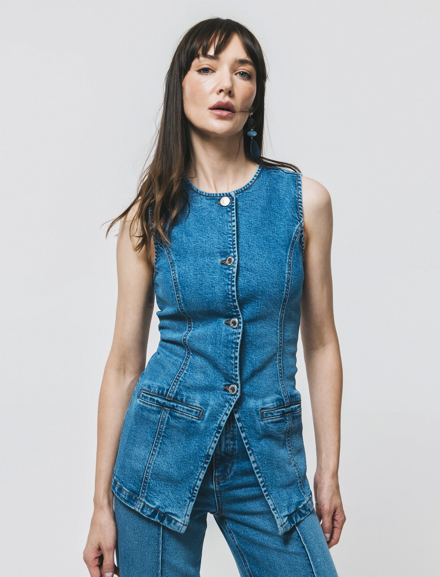 Gilet in denim lungo con bottoni e tasche - Denim