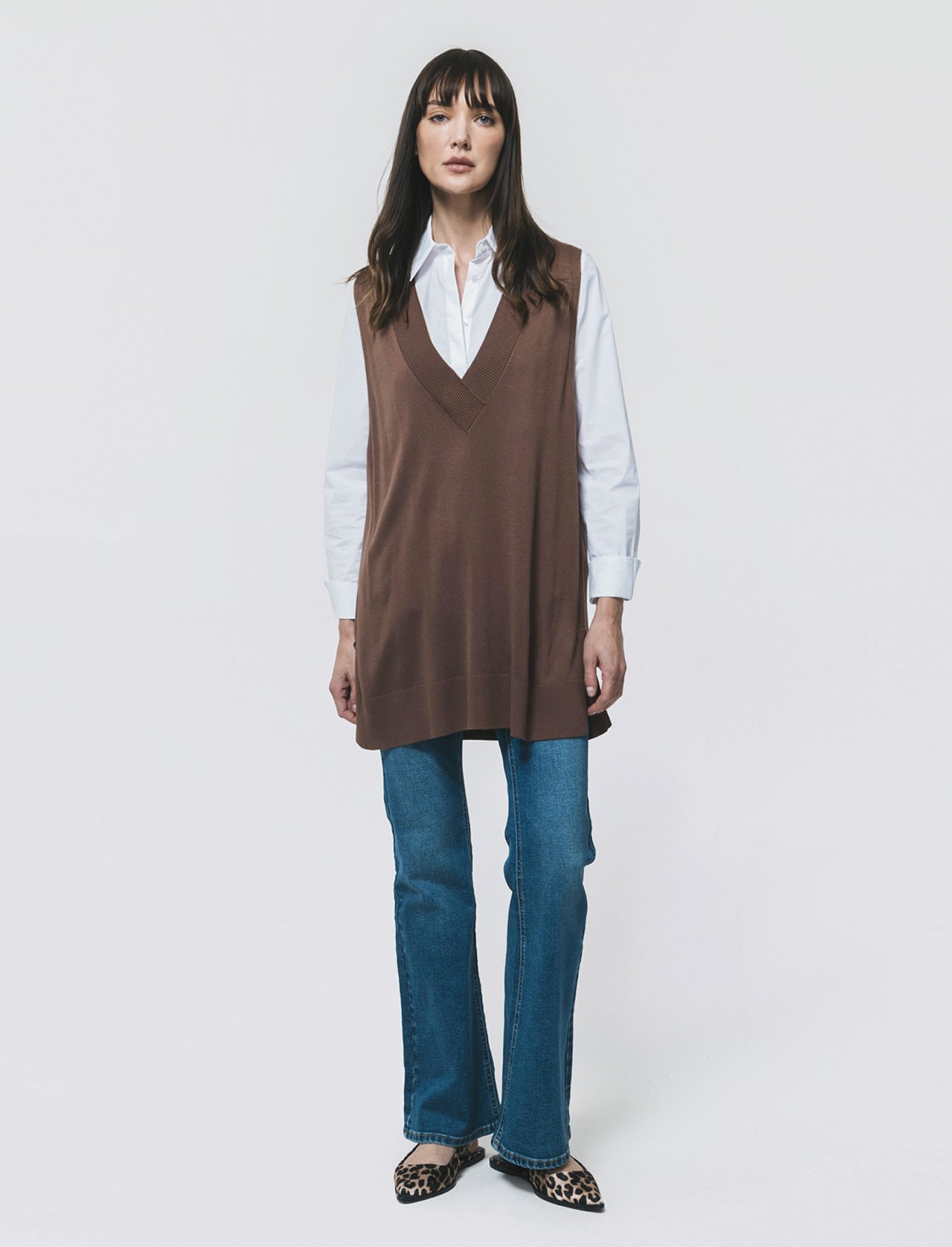 Gilet lungo con scollo a V e spacchi laterali - Marrone