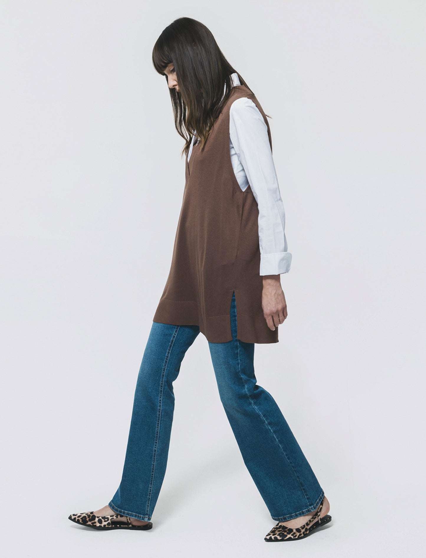 Gilet lungo con scollo a V e spacchi laterali - Marrone