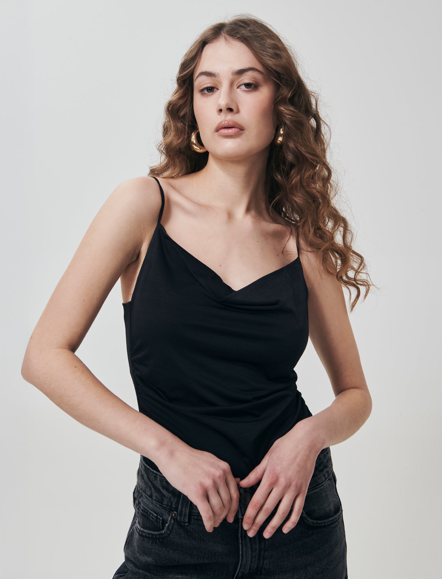 Body with straps and soft neckline - Black