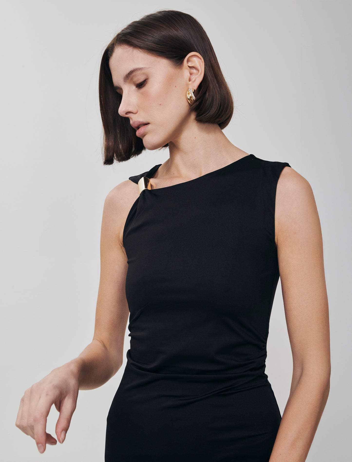 Vestito lungo asimmetrico con gioiello - Nero