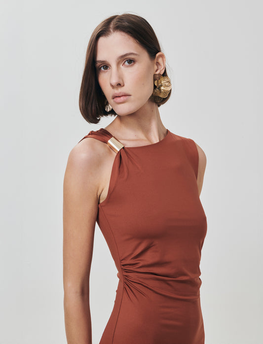Vestito lungo asimmetrico con gioiello - Cognac