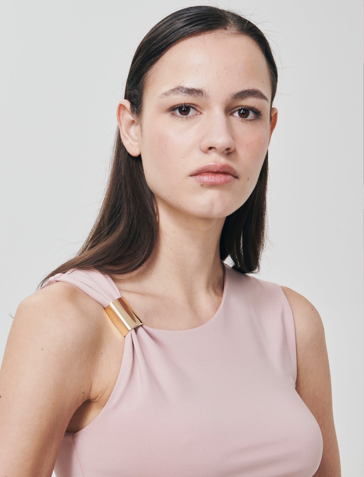 Top asimmetrico con dettaglio gioiello - Rosa antico