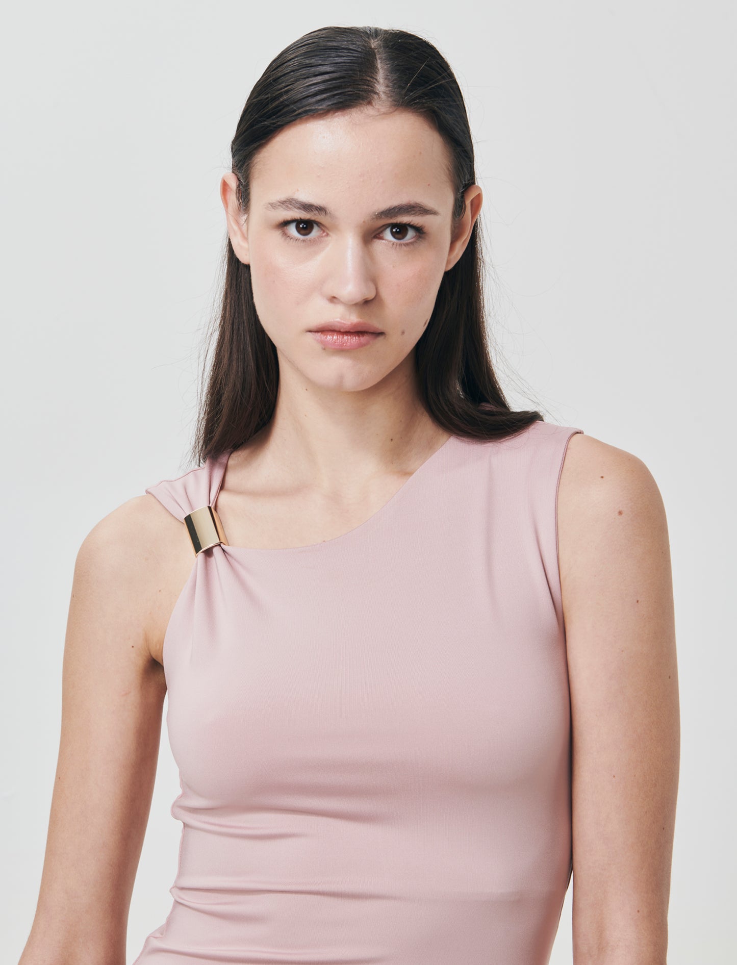 Top asimmetrico con dettaglio gioiello - Rosa antico