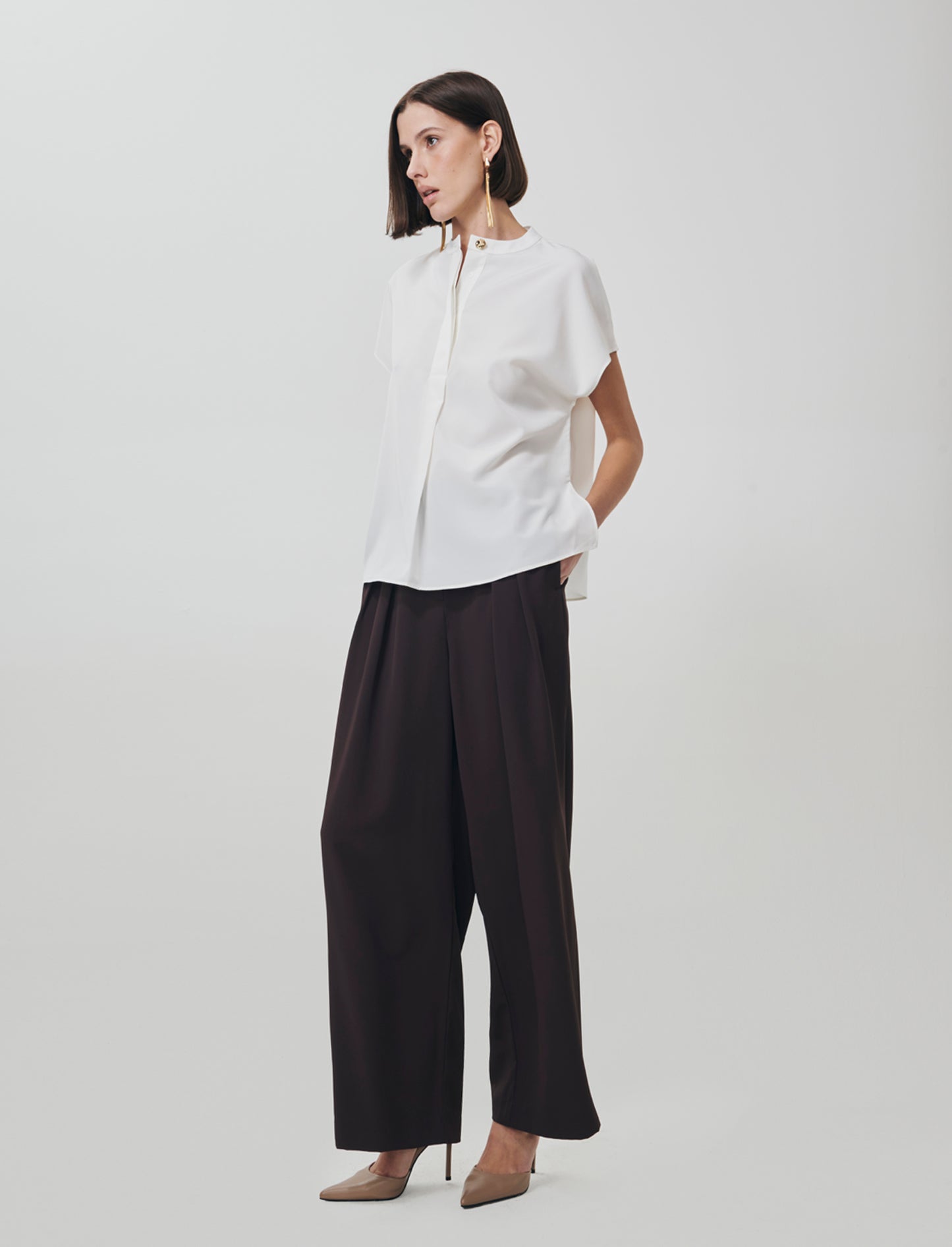 Blouse with Korean collar and slits - Beige