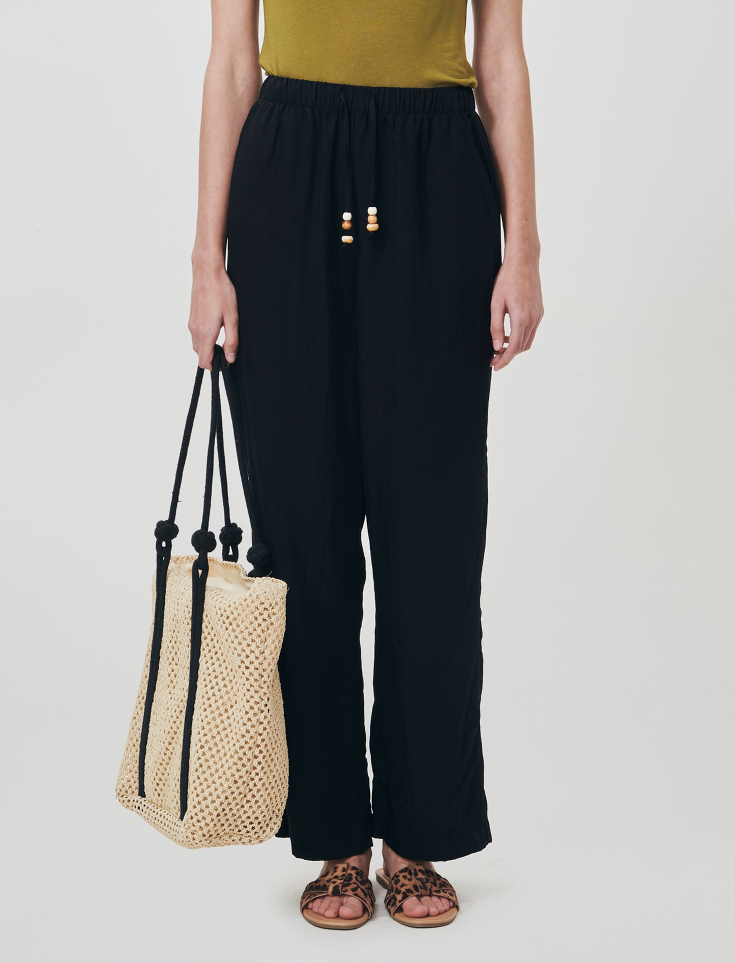 Pantalone con coulisse e tasche - Nero
