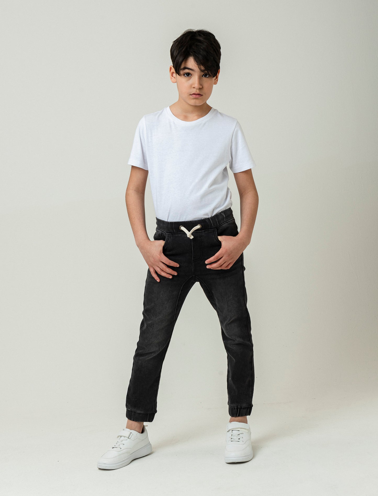 Jogger in denim con lacci da bambino - Nero