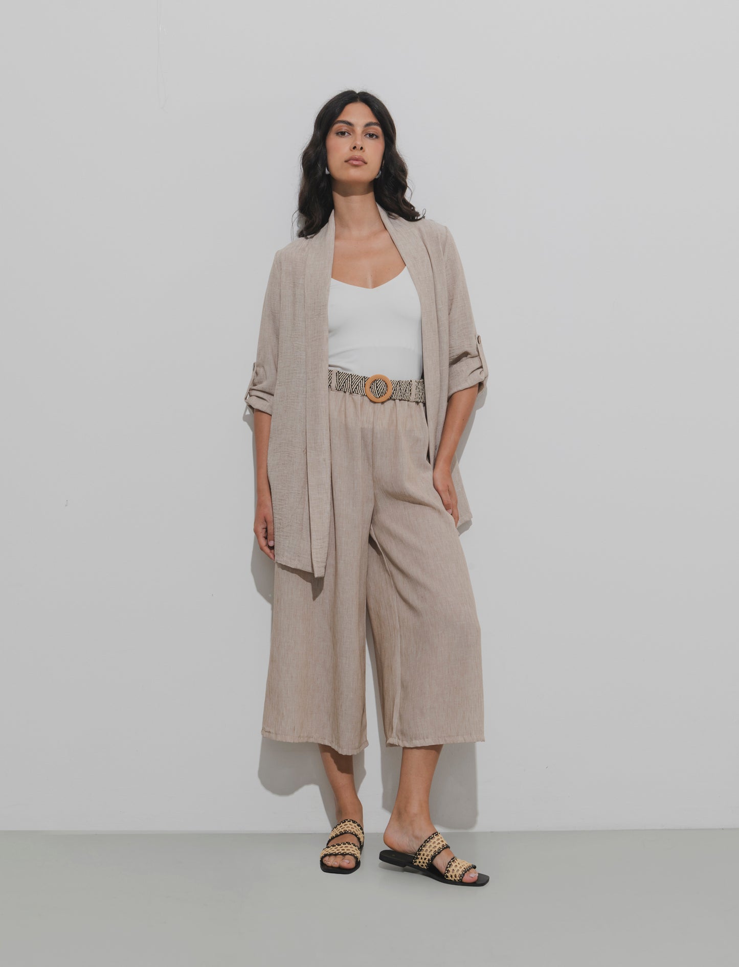 Pantalone largo con cintura - Beige