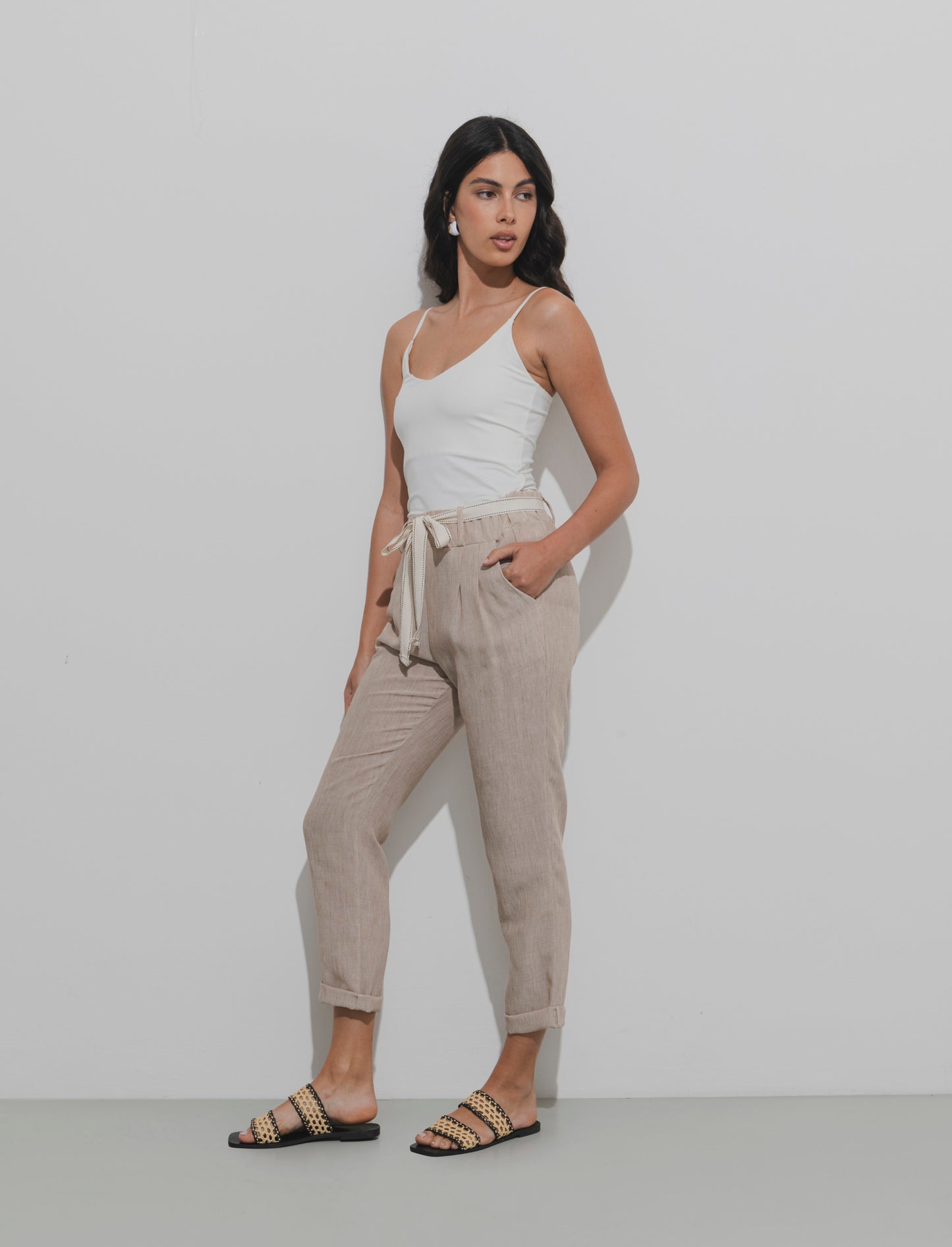 Pantalone con elastico in vita e cintura - Beige