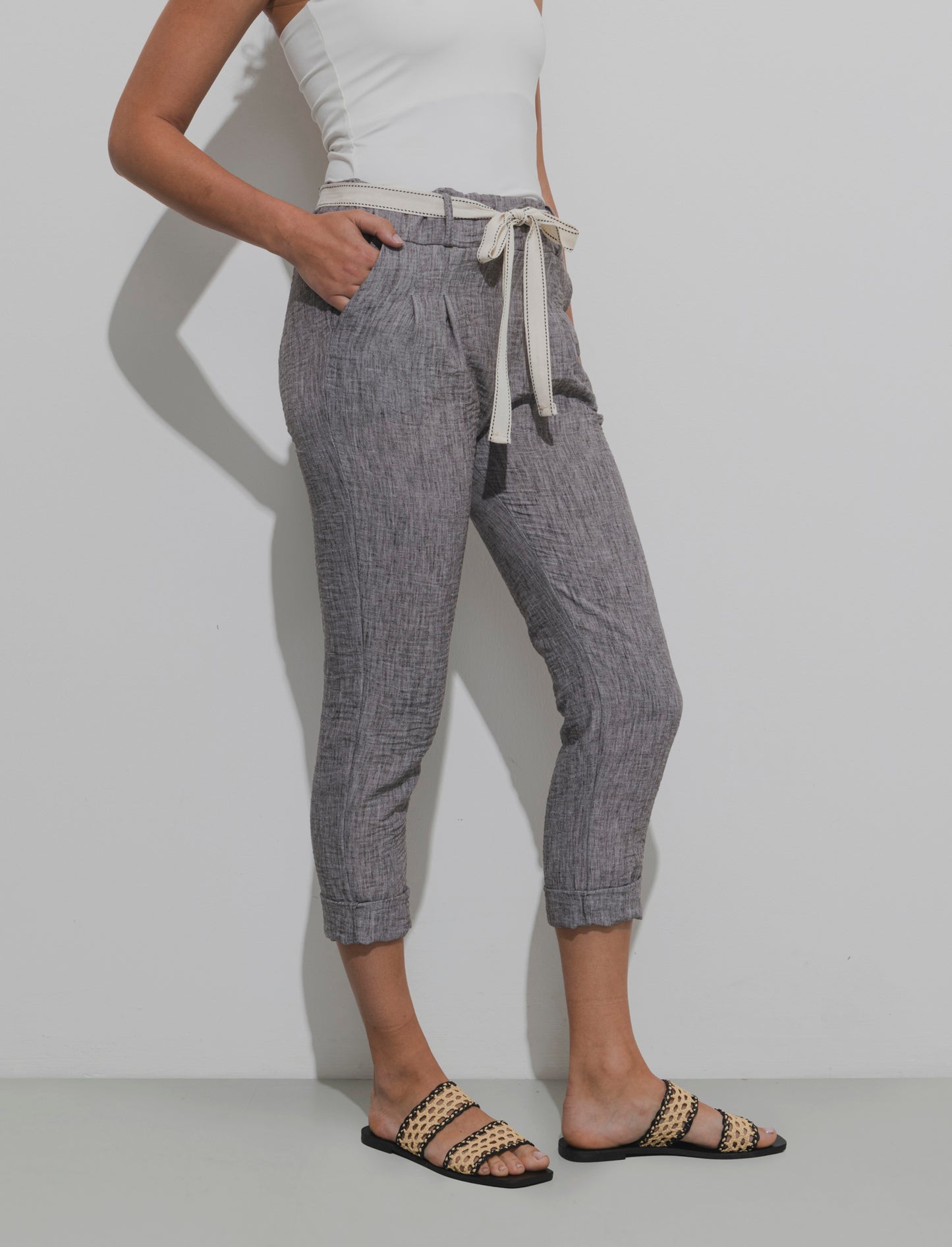 Pantalone con elastico in vita e cintura - Nero