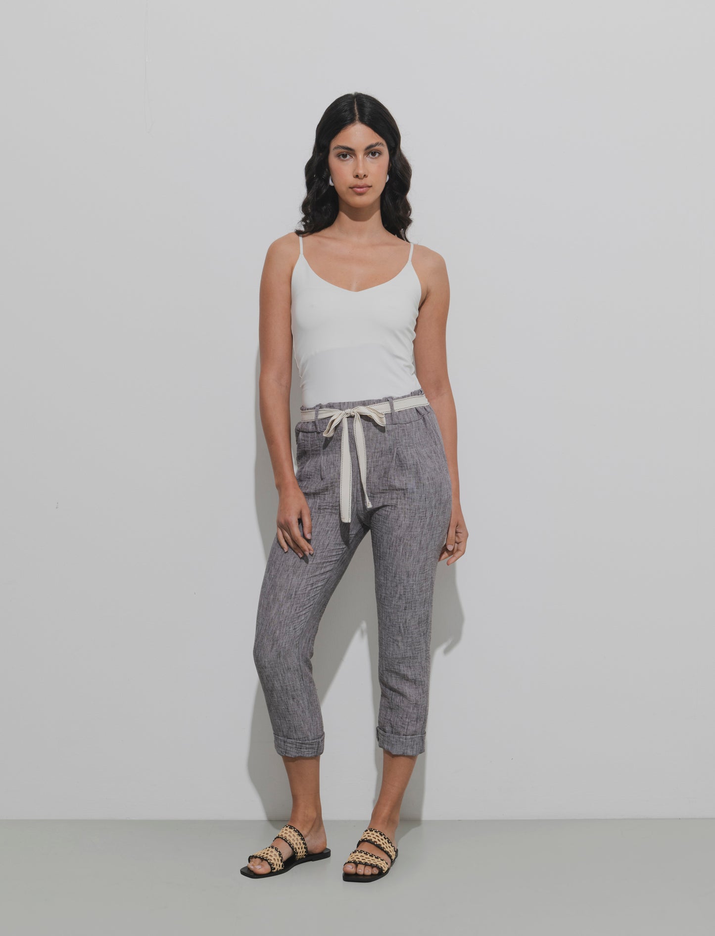 Pantalone con elastico in vita e cintura - Nero