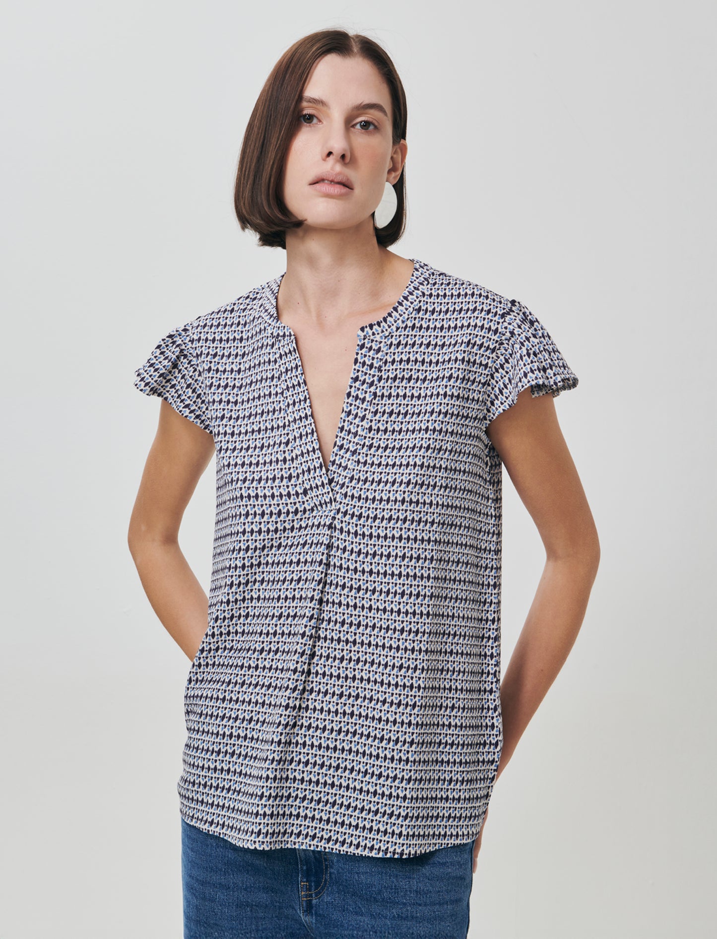 Blouse with V-neck and ruffle sleeves - 