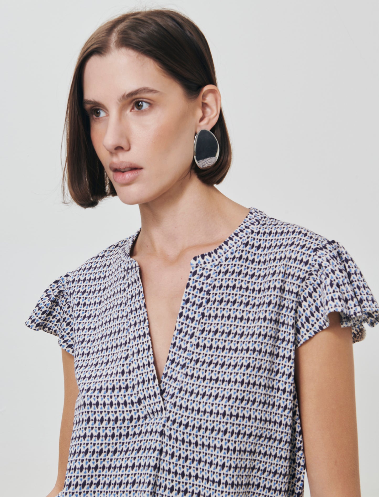Blouse with V-neck and ruffle sleeves - 
