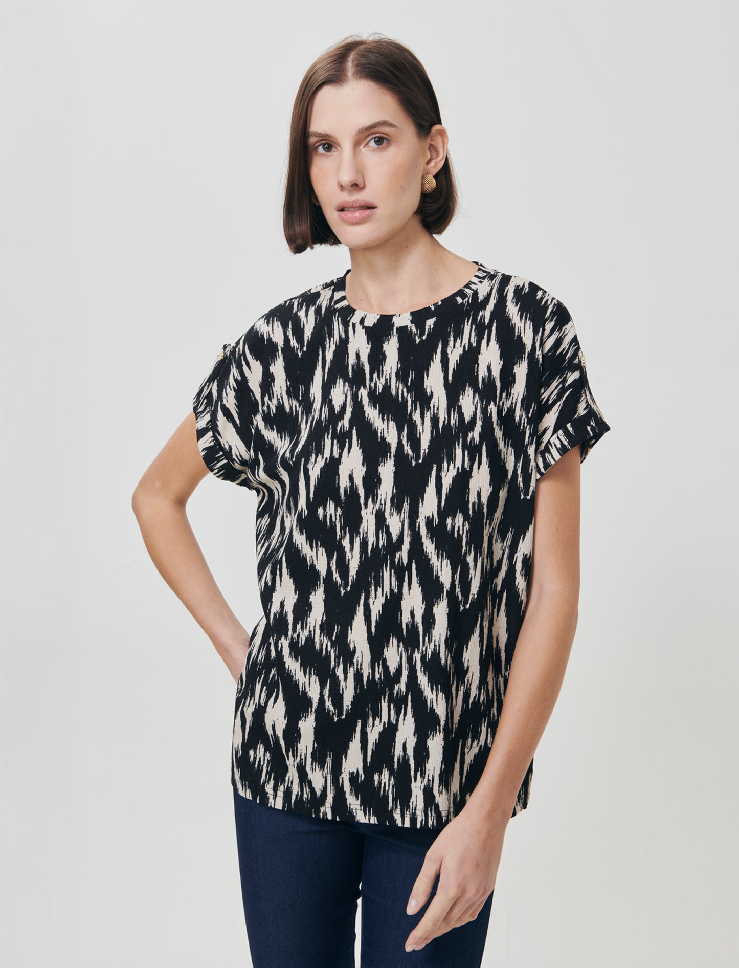 Basic Short Sleeve T-Shirt with Side Slits - 