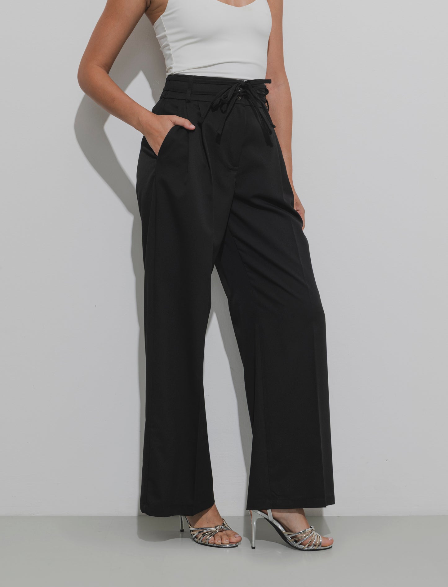 PANTALONE CON LACCI - Nero