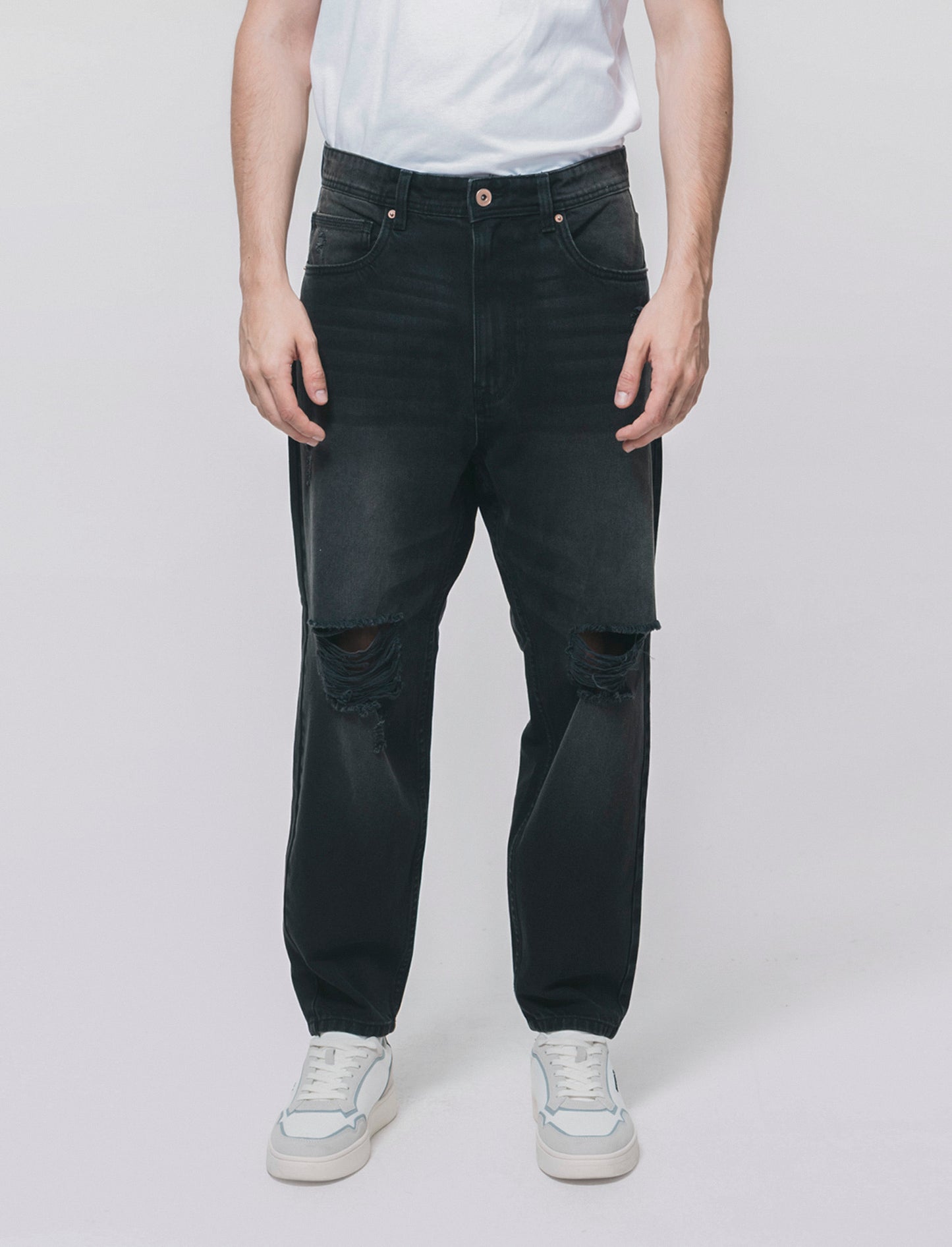 Jeans nero loose fit con strappi - Nero