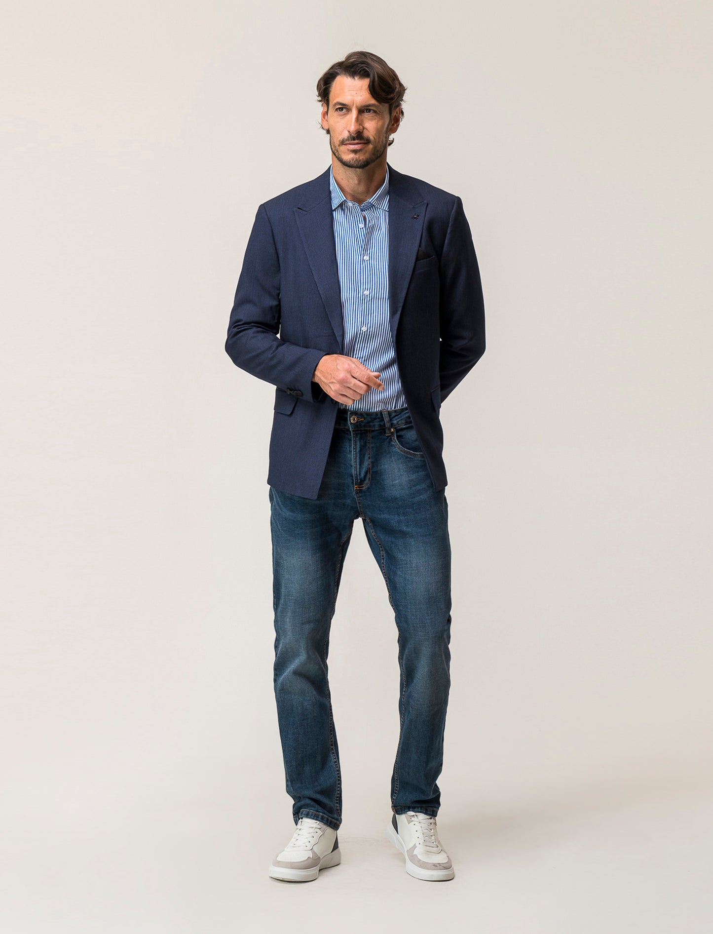 Camicia regular fit in tessuto di misto cotone easy iron con collo francese e maniche lunghe - Bluette